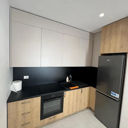 Aron's 206, 1st Floor Apartment